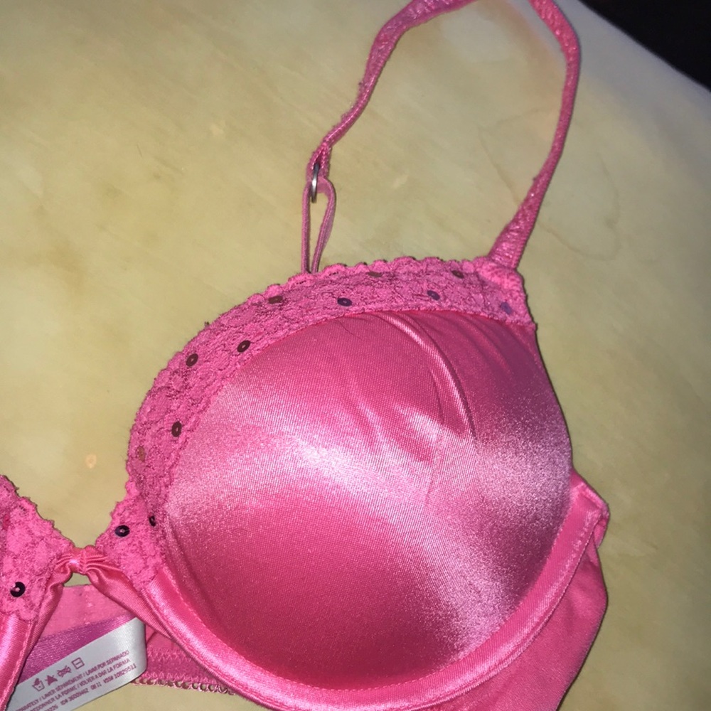 Pink bra - Picture 3 of 3